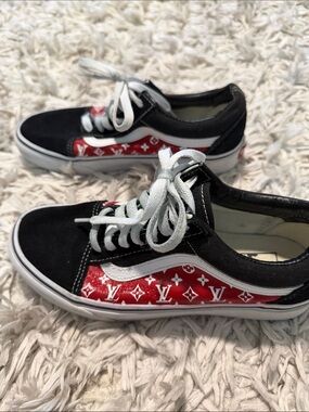 Vans Black and Red Logo-Pattern Lace Sneakers